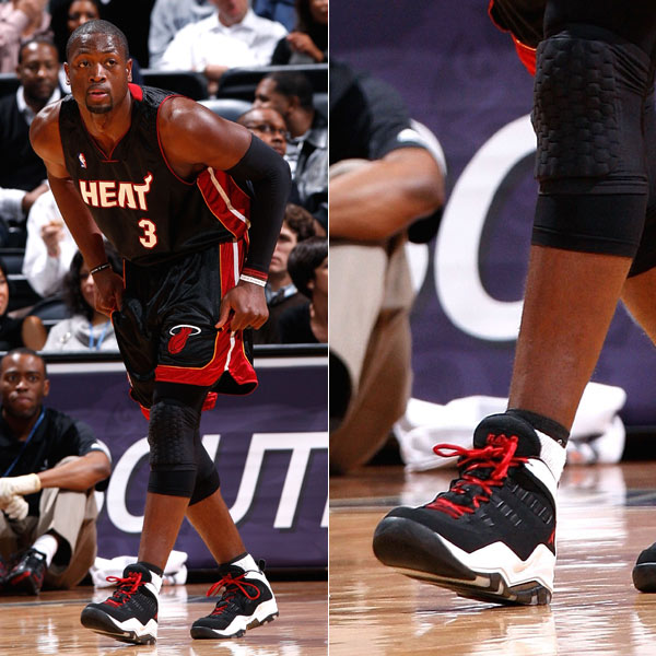 雄鹿五连胜强势领跑东部（雄鹿豪取五连胜稳居东部第一）