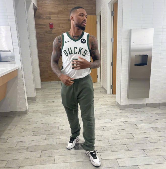 马卡：贝林和姆巴佩被拽倒均未获点，皇马对裁判非常愤怒（马卡报：贝林厄姆与姆巴佩遭拉倒均未判点球，皇马怒批裁判）