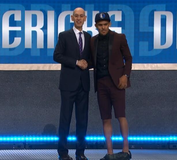 格罗索：停止与2006年国家队比较，年轻球员要重建意大利足球（格罗索：别再与2006冠军队相提并论，重振意大利足球靠新生代）