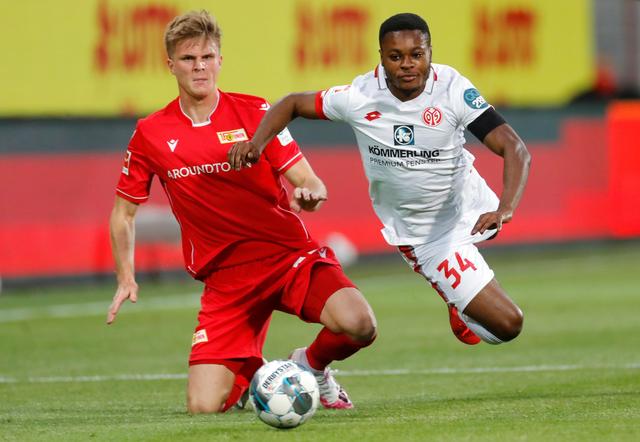 图片报：瓜帅对埃切韦里的情况不满，球员冬窗可能被租回河床（图片报：瓜迪奥拉不满埃切韦里现状，冬窗或将租借其回河床）