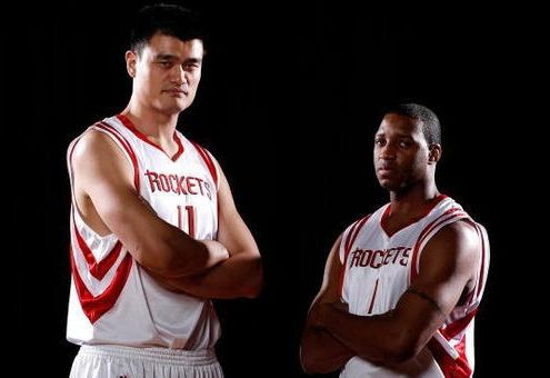 詹姆斯关键上篮助球队锁胜（詹姆斯关键上篮定胜局）