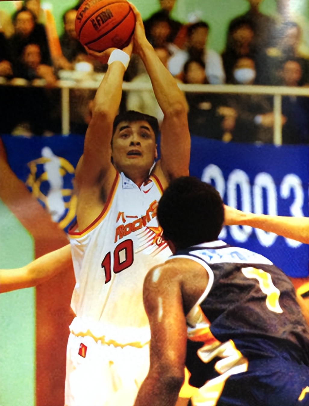 官方：因球迷对阿奇姆彭的歧视言行，成都蓉城被罚款50万元（官方处罚：成都蓉城因球迷歧视阿奇姆彭被罚款50万元）