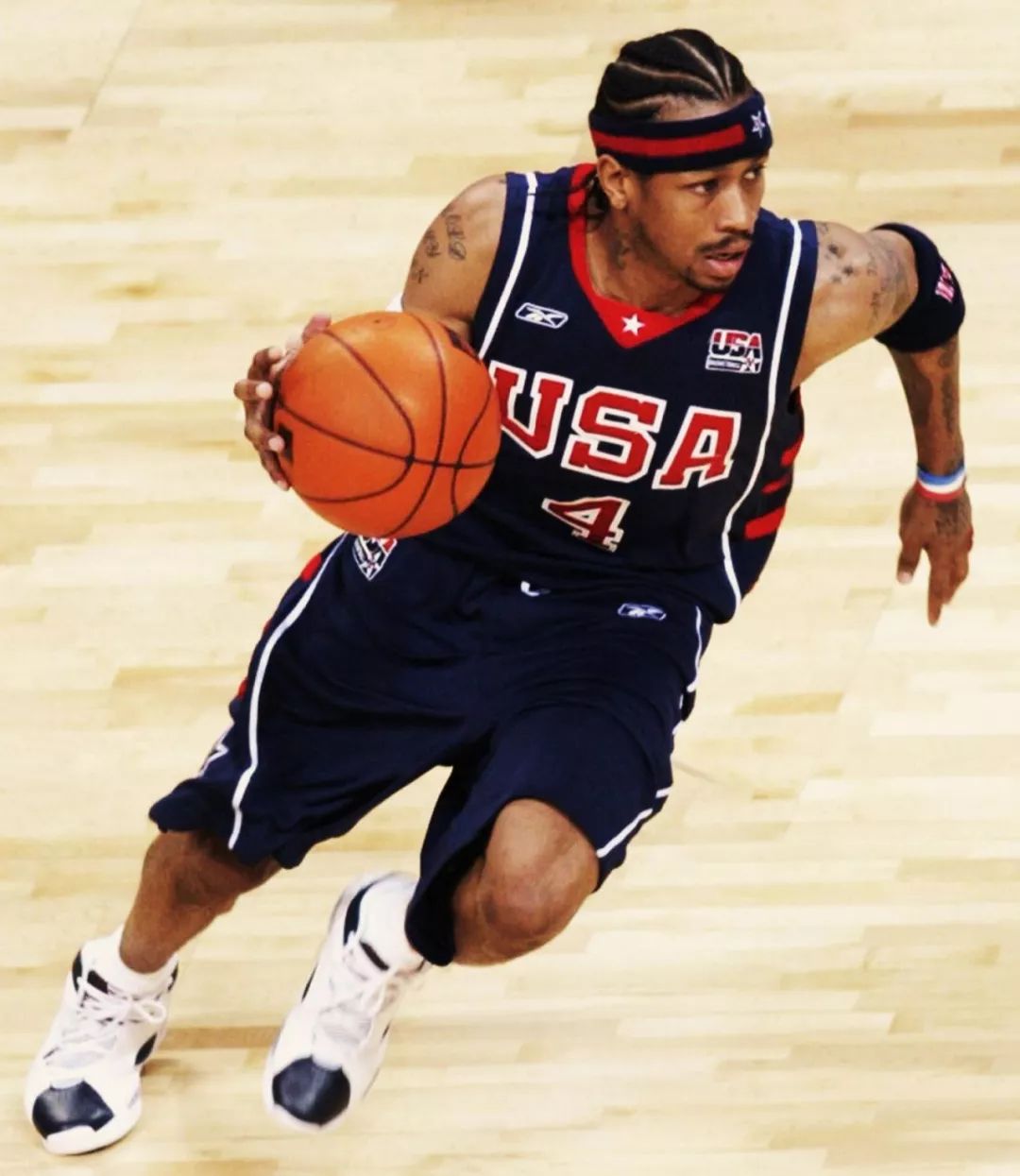 科贝记者：姆巴佩左腿肌肉不适，能否出战曼城严重存疑（科贝记者：姆巴佩左腿肌肉不适，能否出战曼城仍存较大疑问）