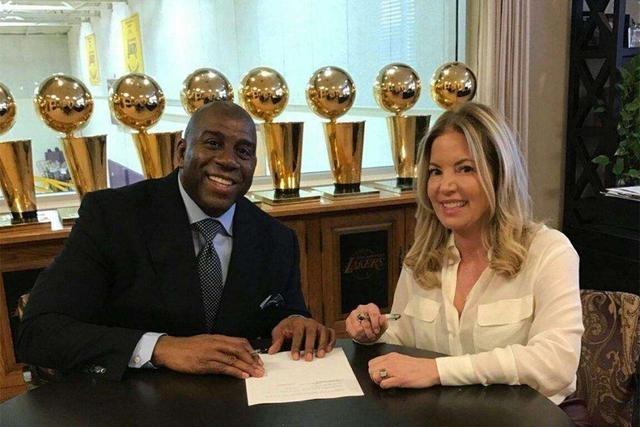 意杯半场：卢卡头槌破门，那不勒斯暂1-0卡利亚里（意杯半场：卢卡头球建功，那不勒斯暂以1-0领先卡利亚里）