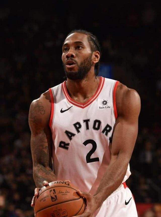 里程碑，海港中场徐新已为中国俱乐部出战200场比赛（中国俱乐部200战达成！海港中场徐新迎来职业里程碑）