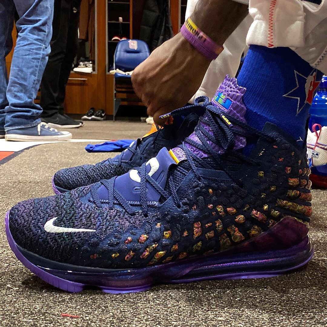 歌手赵传将在辽宁铁人收官战献唱，邀球迷共同见证巅峰时刻（赵传亮相辽宁铁人赛季收官战献唱，邀球迷见证巅峰时刻）