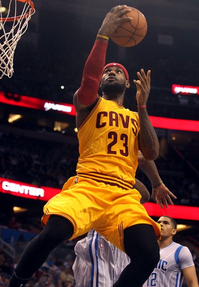 篮球勇士替补球员贡献关键分数（勇士替补挺身而出砍下关键得分）