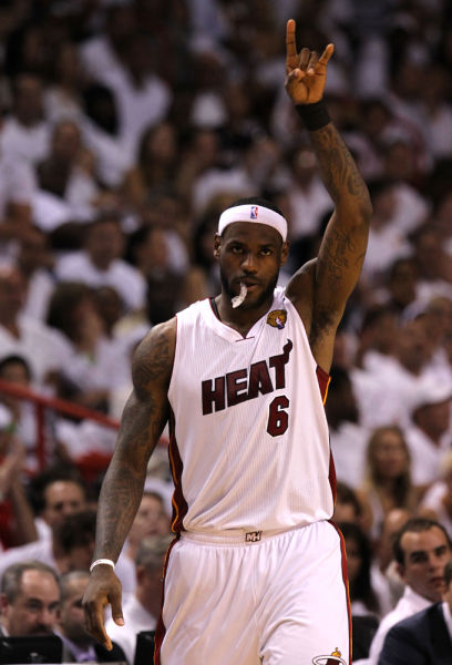 手感不佳！迪亚洛17中7中得到17分7篮板5失误3犯规（状态低迷！迪亚洛17投7中拿下17分7篮板，另有5失误3犯规）