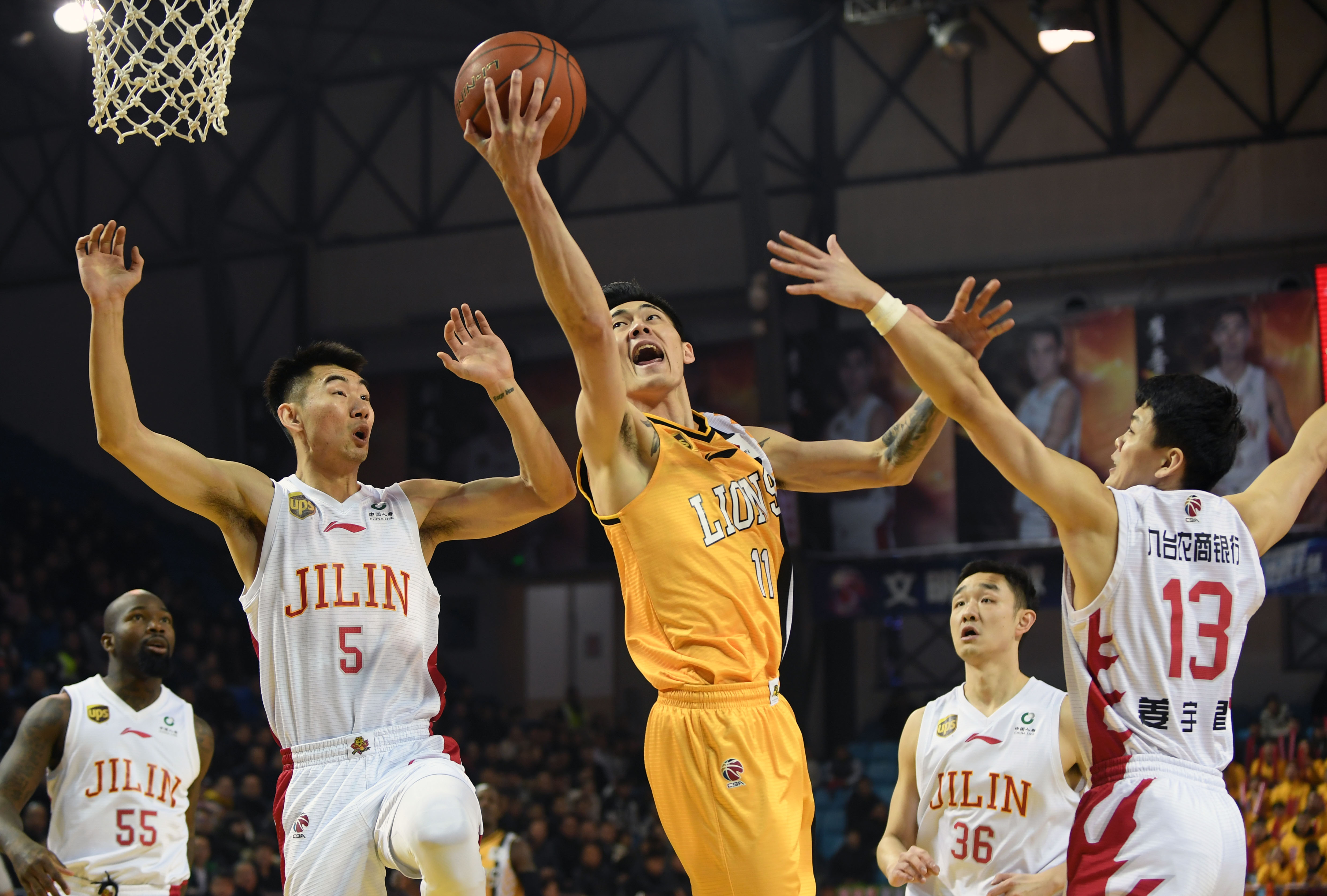 美记：快船当下潜在交易目标是CJ·麦科勒姆（美媒：快船将CJ·麦科勒姆视为当前潜在交易目标）