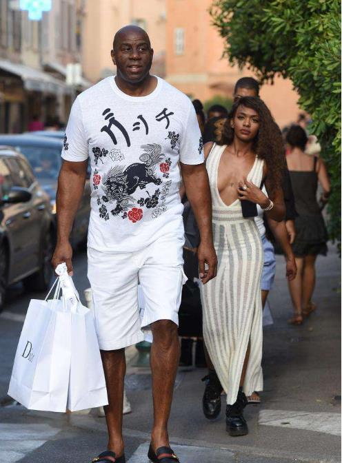 半场战报：博洛尼亚1-2克雷莫内塞，奥尔索利尼点射，瓦尔迪、帕耶罗破门（半场快讯：博洛尼亚1-2暂落后克雷莫内塞，奥尔索利尼点球命中，瓦尔迪与帕耶罗进球）