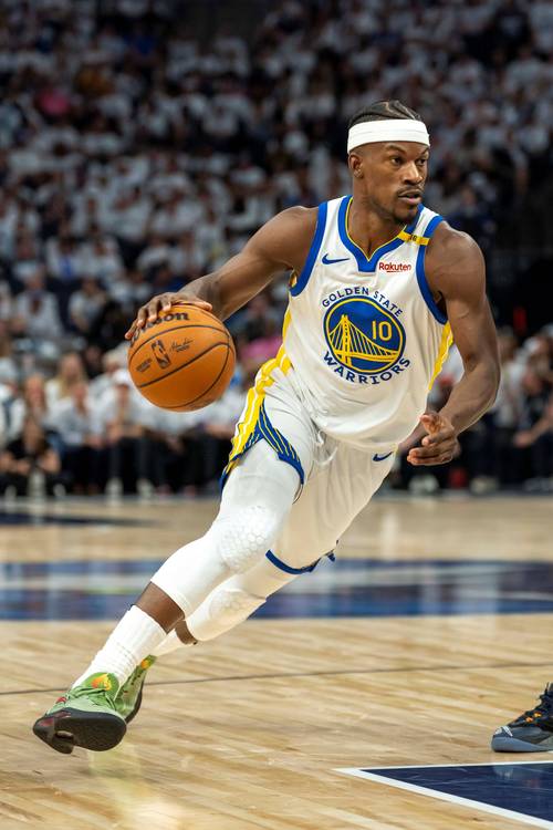 西媒：阿隆索要求皇马全队赛前在毕尔巴鄂过夜，引发球员不满（西媒曝阿隆索要求皇马赛前全队在毕尔巴鄂留宿，球员因此不满）