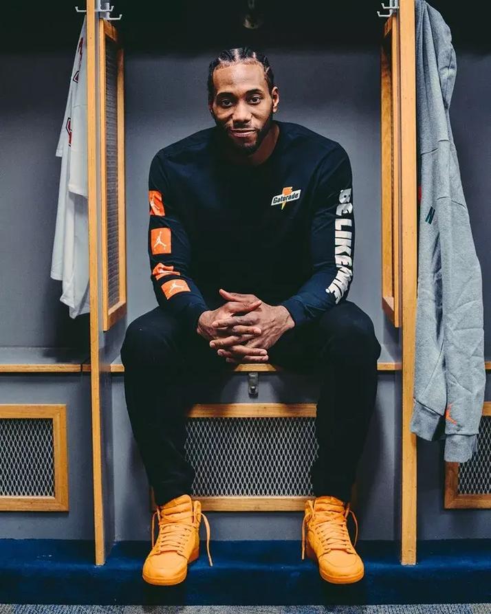 黄蜂队的新打法以快速反击和精准传球为主，这种（黄蜂队推新战术：以高速反击与精确传球为核心）